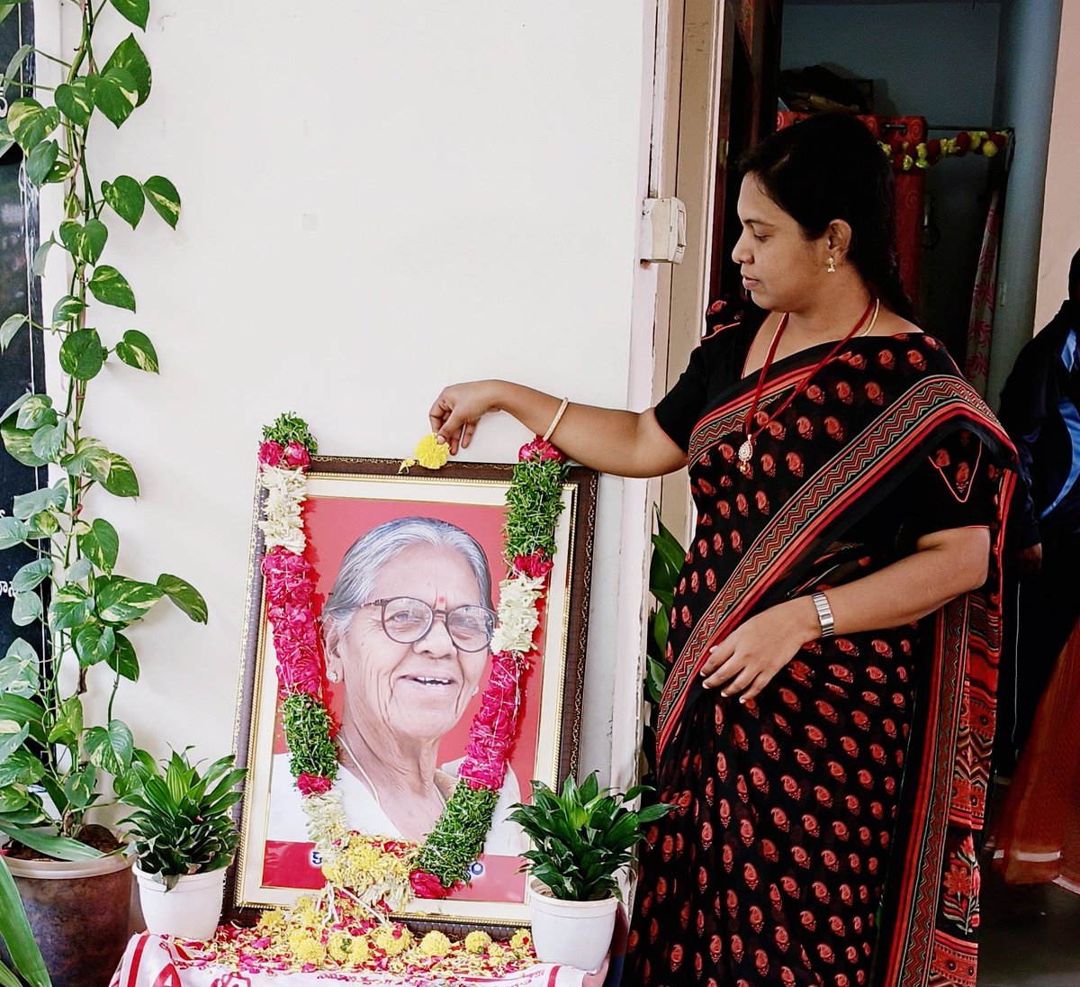 RajithaUdutha's tweet photo. Remembering @Malluswarajyam @aidwacec https://t.co/vC1VhOufKL