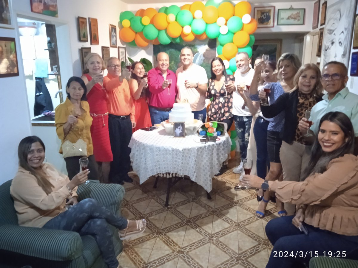 arclave's tweet image. Con mucha alegría, felicidad, gozo y gloria celebré, honre y agradeci el 21 Aniversario de la publicación de mi primer libro y de mi carrera como escritor.Gracias a todos los que me han acompañado en ese camino.Adelante siempre.