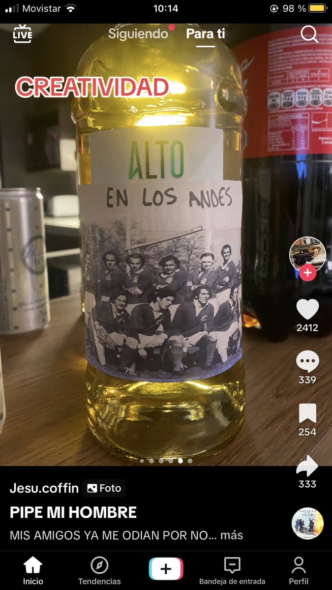 agostinaaznar's tweet photo. che las adolescentes saben que la tragedia de los andes pasó de verdad o piensan que es una peli de marvel? https://t.co/HEYQ0WpZ9P