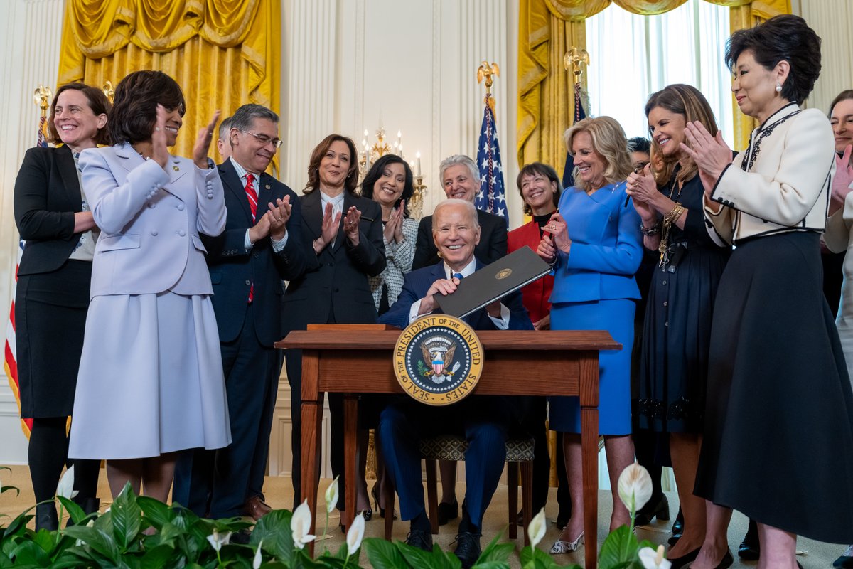 Yesterday, President Biden signed an executive order that takes an important step in fundamentally changing how we approach and fund women’s health research across our nation. @POTUS and I know: When we uplift women, we uplift families, communities, and economies.