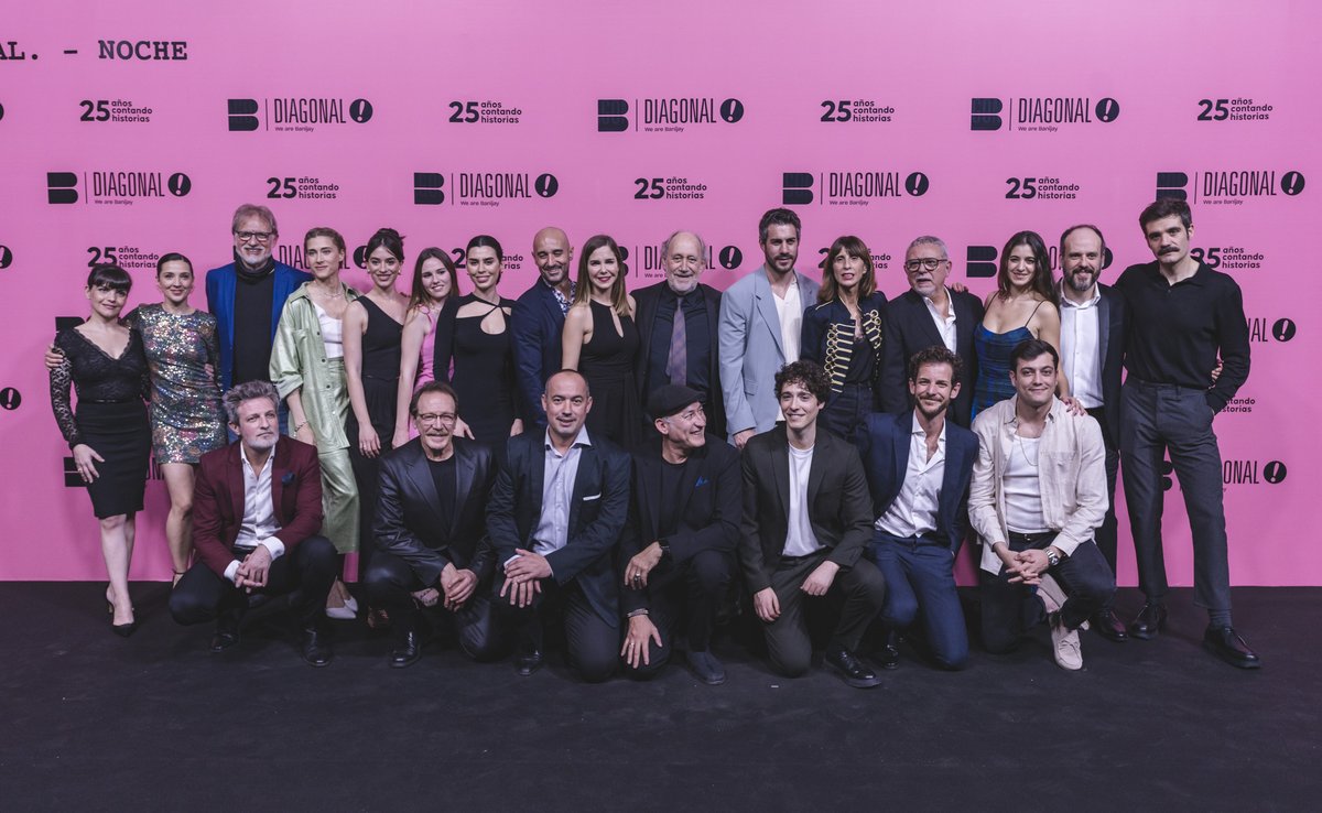 BanijayIberia's tweet photo. Ayer celebramos junto a @DiagonalTV, los más de 25 años de historia como referente en la ficción española en #FiestaDiagonal. Por muchos años más de historias increíbles y emocionantes, equipo ❤️
#WeAreBanijay
@banijaygroup https://t.co/w4QVjzLnsA