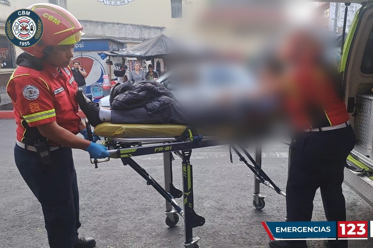 #CbmInforma | #IncidenteArmado

Manzana K frente a Villas de San José zona 4, Mixco.

Un menor fue atacado con arma de fuego y fue trasladado por <a href="/bomberosmuni/">Bomberos Municipales</a> hacia la emergencia del <a href="/HospigenGT/">Hospital General</a>