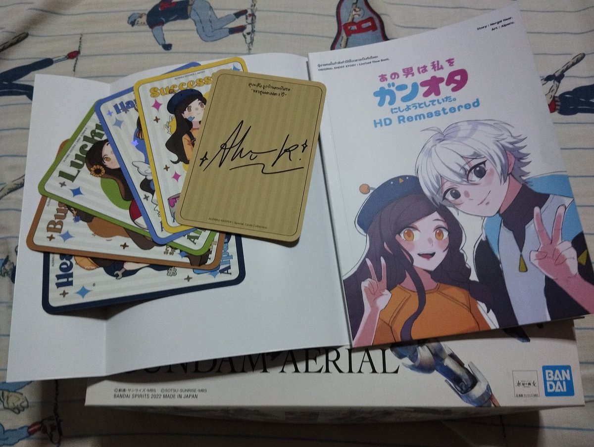 k_fuyuuki's tweet photo. ได้อ่านกันโอตะของอัลปารุเสียที หลังจากคราวก่อนชะล่าใจไม่รีบไปงาน โดนปาดเล่มสุดท้ายไปแทบจะต่อหน้าต่อตา(?) เป็นเรื่องสั้นที่น่ารักมาก มีช็อตให้อมยิ้มตลอดทั้งเล่ม ส่วนมุกเกี่ยวกับกันดั้ม ถ้าตามโลกโซเชี่ยลตลอดก็จะหัวเราะกับมันได้ไม่ยาก จุดนี้เนียร์เก่งจริง ยอมรับเลย (ต่อ) #goodsparu https://t.co/u2gOLx4w8Y