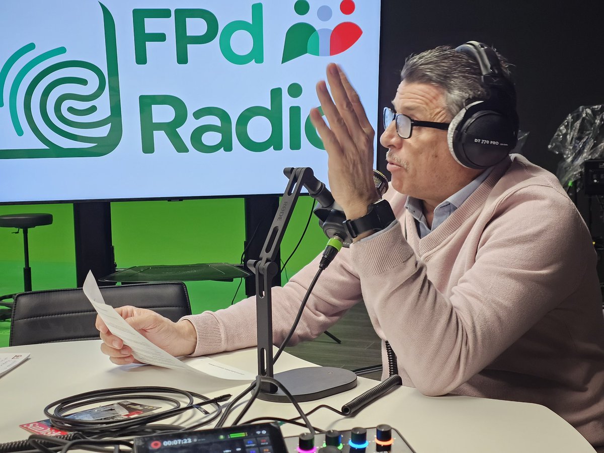 Fpd_ellacuria's tweet photo. Finalización del seminario Radio Escolar.
Todo preparado para comenzar con #FpdRadio
Muy pronto en #vocesdelaula 
@ComunidadMadrid @educacmadrid  
@dcerverao https://t.co/6OkaeAVdcd