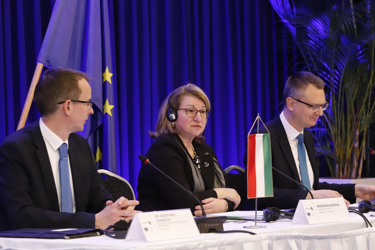 In Hungary🇭🇺 today to discuss how #EUfunds 🇪🇺 help people.

Glad to see Hungary using European Social Fund and Fund for European Aid to the Most Deprived to support those who need it most with education, material support, or healthcare.

Looking forward to further cooperation.