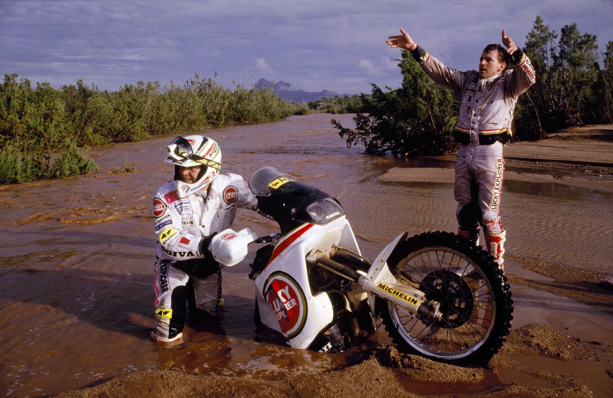 dakar's tweet photo. Throwback to the past! 🎞️ 1992, what a year! 
👉 Remember landscapes, struggles and fans.

📸 A.S.O. / DPPI Images
#DakarClassic https://t.co/fKlLUEaoQH