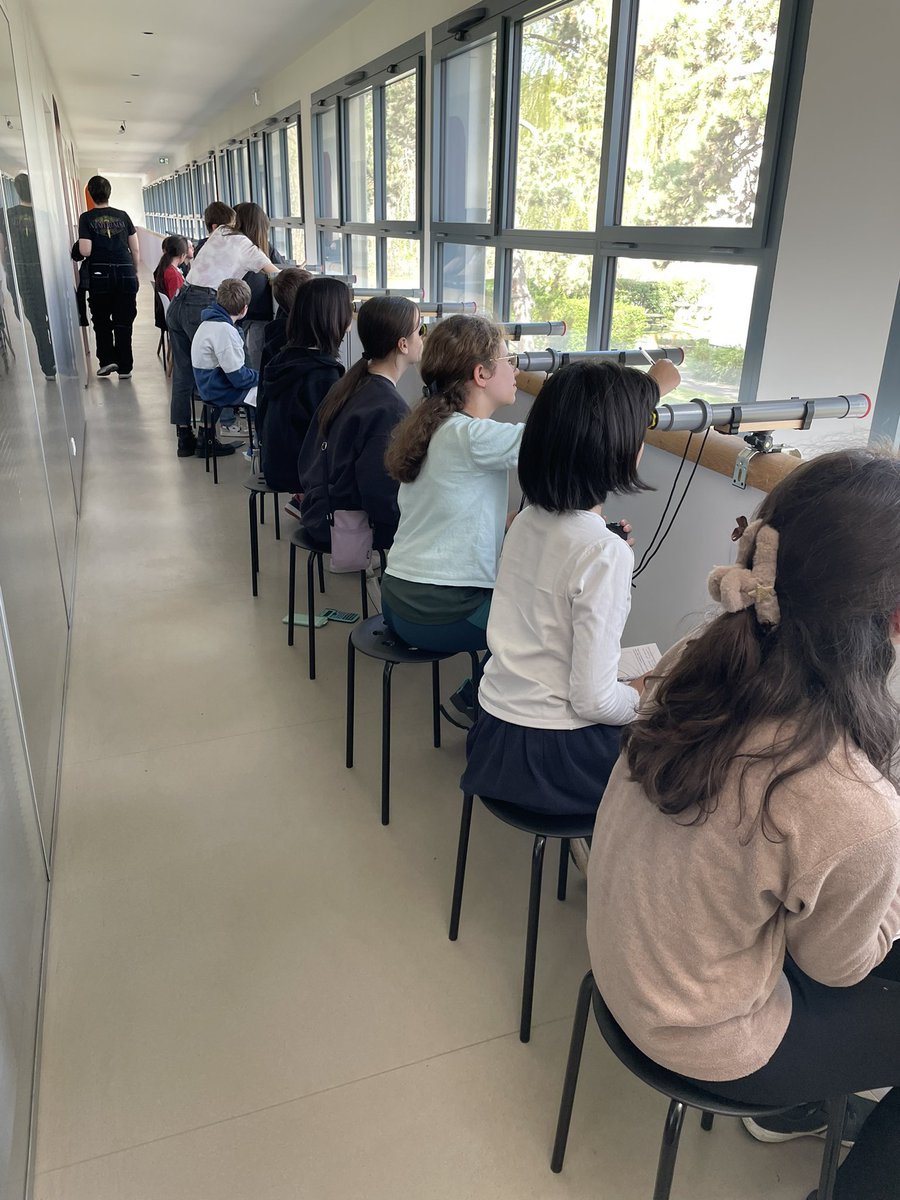 MISS_sciences's tweet photo. Mar 19/03 - De jeunes visiteurs de @Palaiseau91 pour revivre les expériences de Galilée ou découvrir les secrets de la fouille archeologique. Avec en prime, leur prof de physique, ancienne doctorante @MISS_sciences ! Quel plaisir de revoir Lydia !😉
#CD91 @CDEssonne https://t.co/vhHsDKrCc3