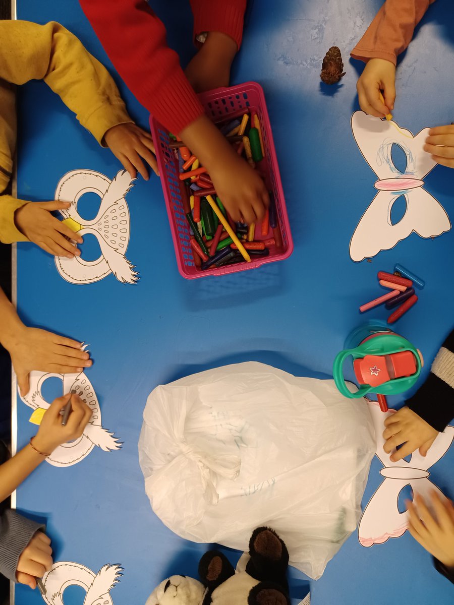 The children decorated owl 🦉 and butterfly 🦋 masks during our after school craft session yesterday. Look at their amazing colouring skills! @GreenwichLibs @GLL_UK @Royal_Greenwich @Better_UK #LoveLibraries
