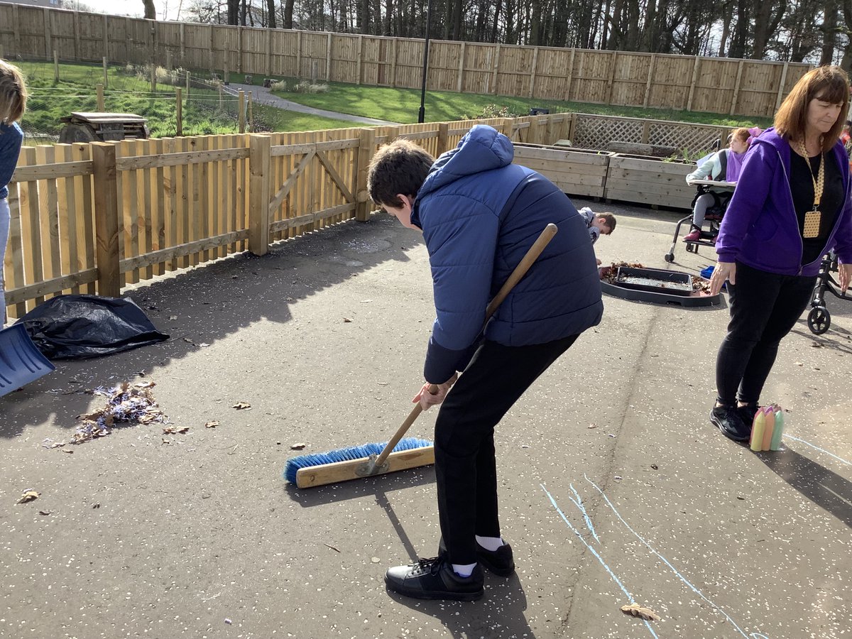 Beatlie School tweet media