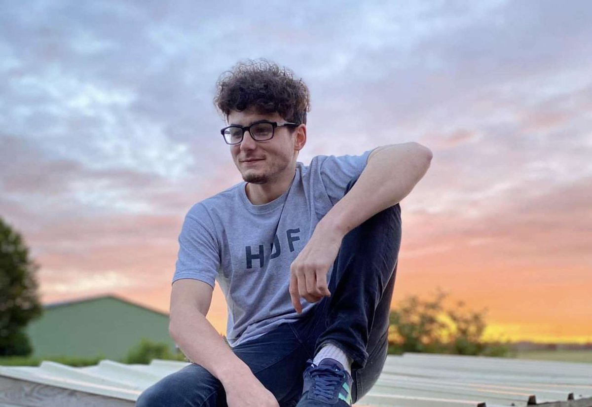 Il était présent pour la montée du HAC en Ligue 1. Il venait cette année, voir les merveilles de Sabbi. Maxime nous a tragiquement quitté. 🙏Pour soutenir sa famille et lui rendre un dernier  hommage, il est possible de faire un don. Pour Maxime 🖤💙lepotcommun.fr/pot/tz3f9tli