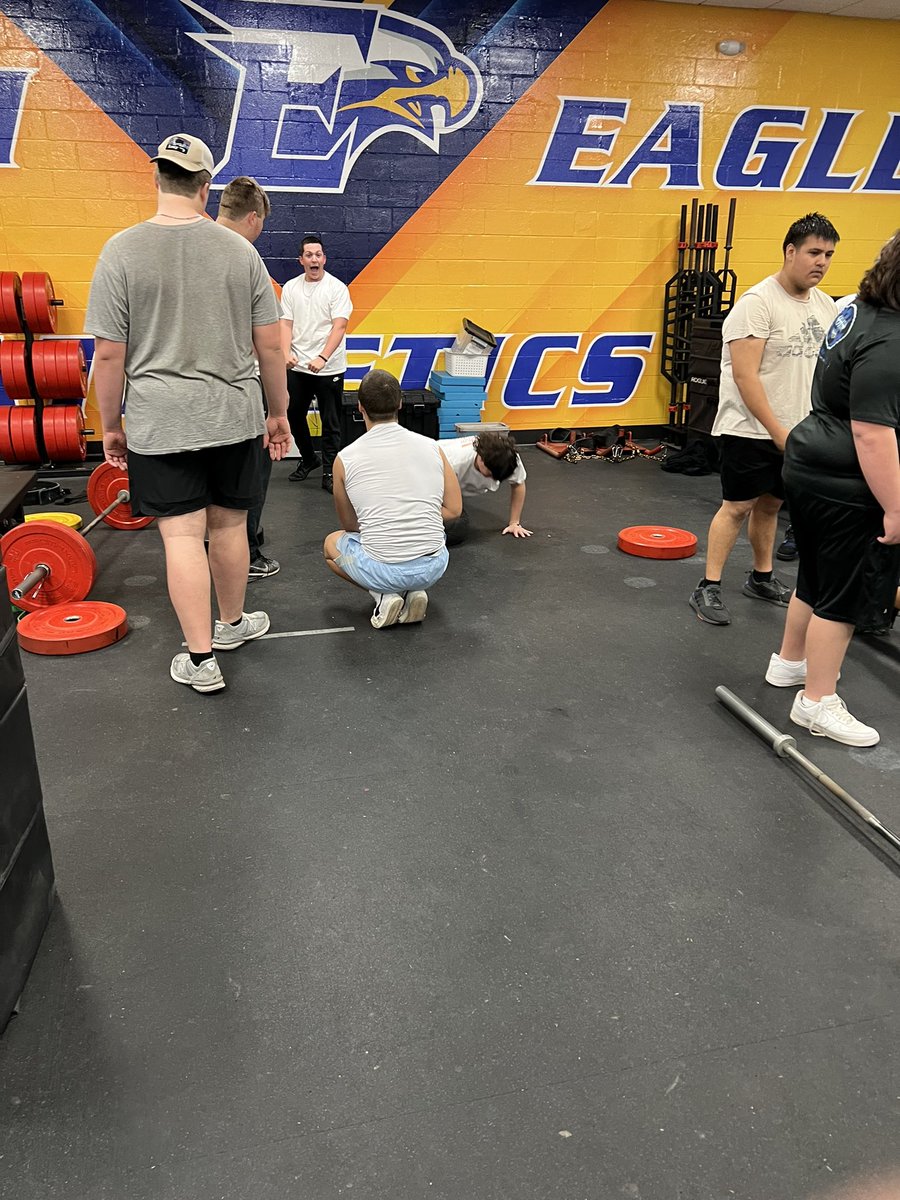 When the weight room gets shut down, it doesn’t stop @etowahfootball . We adapt and overcome, thanks to @EtowahStrength ! @EtowahHS @Etowah_Recruits @EtowahHoops @EtowahBaseball