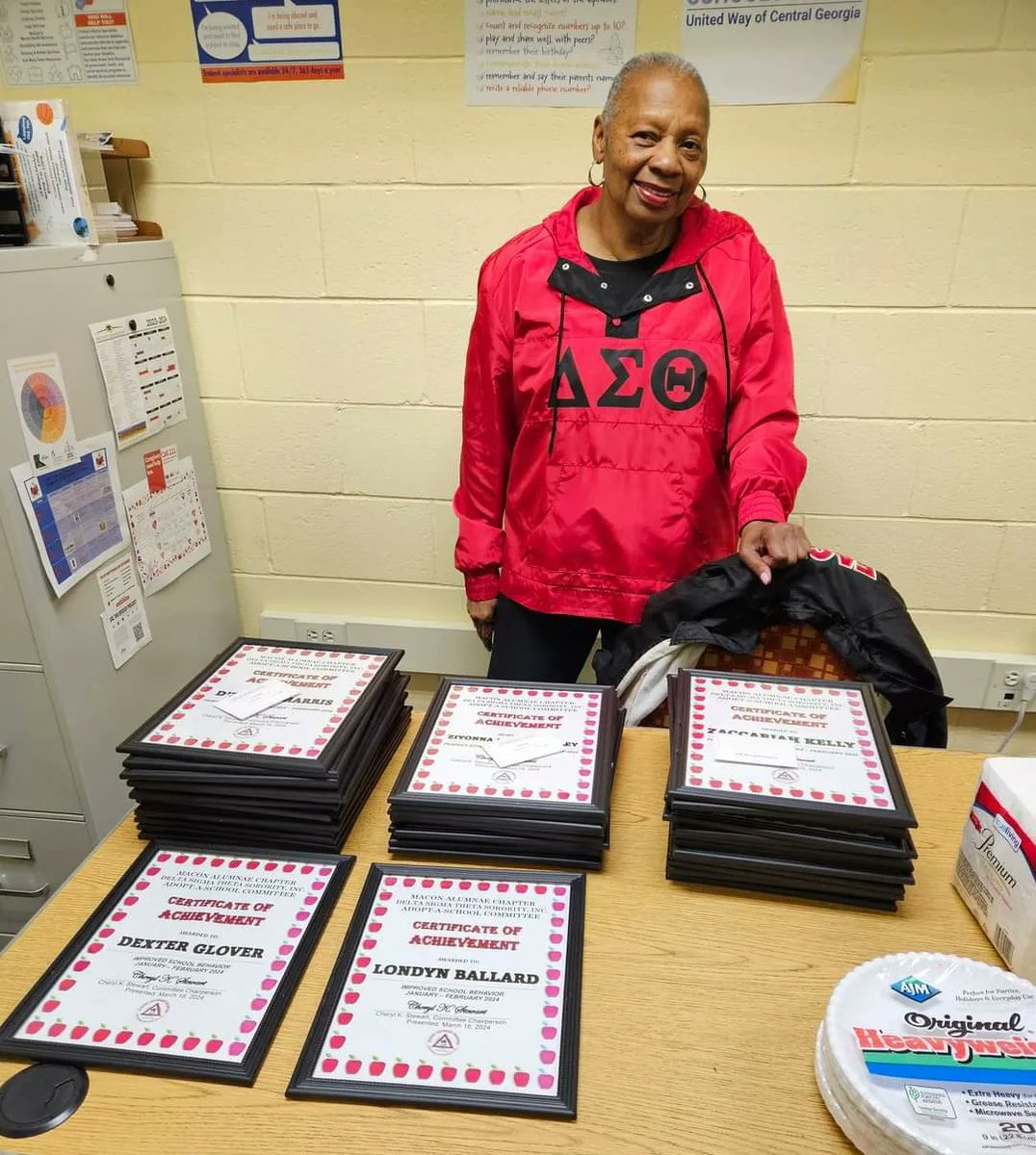 MaconAlumnaeDST's tweet image. Adopt-A-School committee recognized 40 scholars at a local elementary school for perfect attendance for January and February.  Two scholars were recognized for significant improvement in their behavior.
#EducationalDevelopment #CelebratingExcellence #MACnificent #SRDST #DST1913