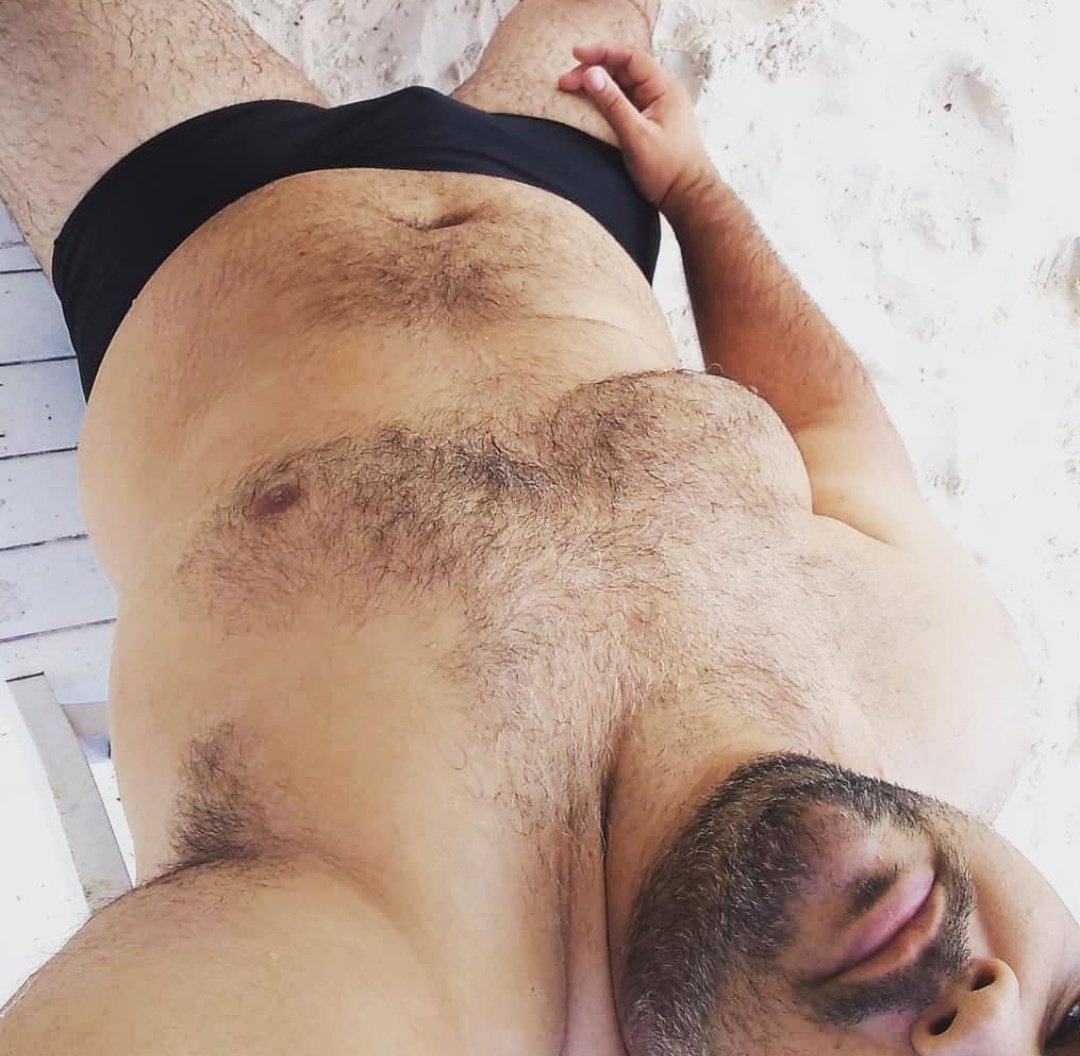 EricSilva1376's tweet photo. Saudades de ficar na areia pegando sol com uma 🍺 gelada, ficar de molho na água salgada.
#Bears #praiaesol https://t.co/MsasJTlx4o