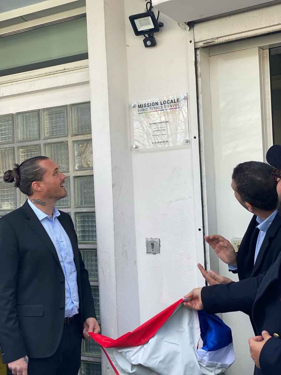 Inauguration historique de l'antenne de la Mission Locale Paris Terres d'Envol au Bourget en présence de Mme Magali Daverton, sous préfète de <a href="/le_raincy/">Le Raincy</a> et de M. le Maire Jean-Baptiste Borsali.
Une première pour la ville du Bourget !
#insertionprofessionnelle