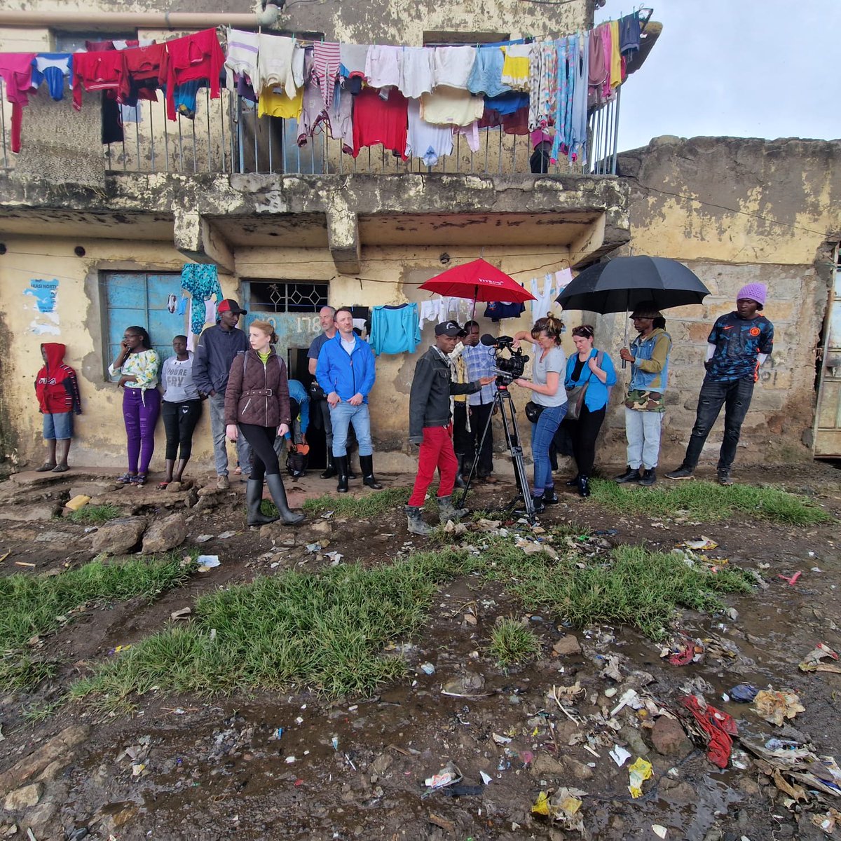 Hundreds of thousands of items of fashion waste from the EU end up in Kenya’s largest landfill site. The End of the World with Beanz explores this on RTÉ One tonight at 7pm. Thanks to Kite Entertainment and Frontline Films for having me as part of this important conversation.