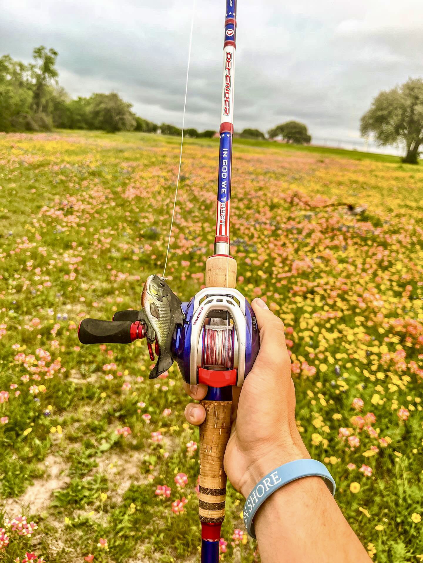 Favorite USA on X: Are you ready to reel in your catch with pride and  precision? Look no further than the Favorite Fishing Defender Model, a  fishing rod that combines cutting-edge technology