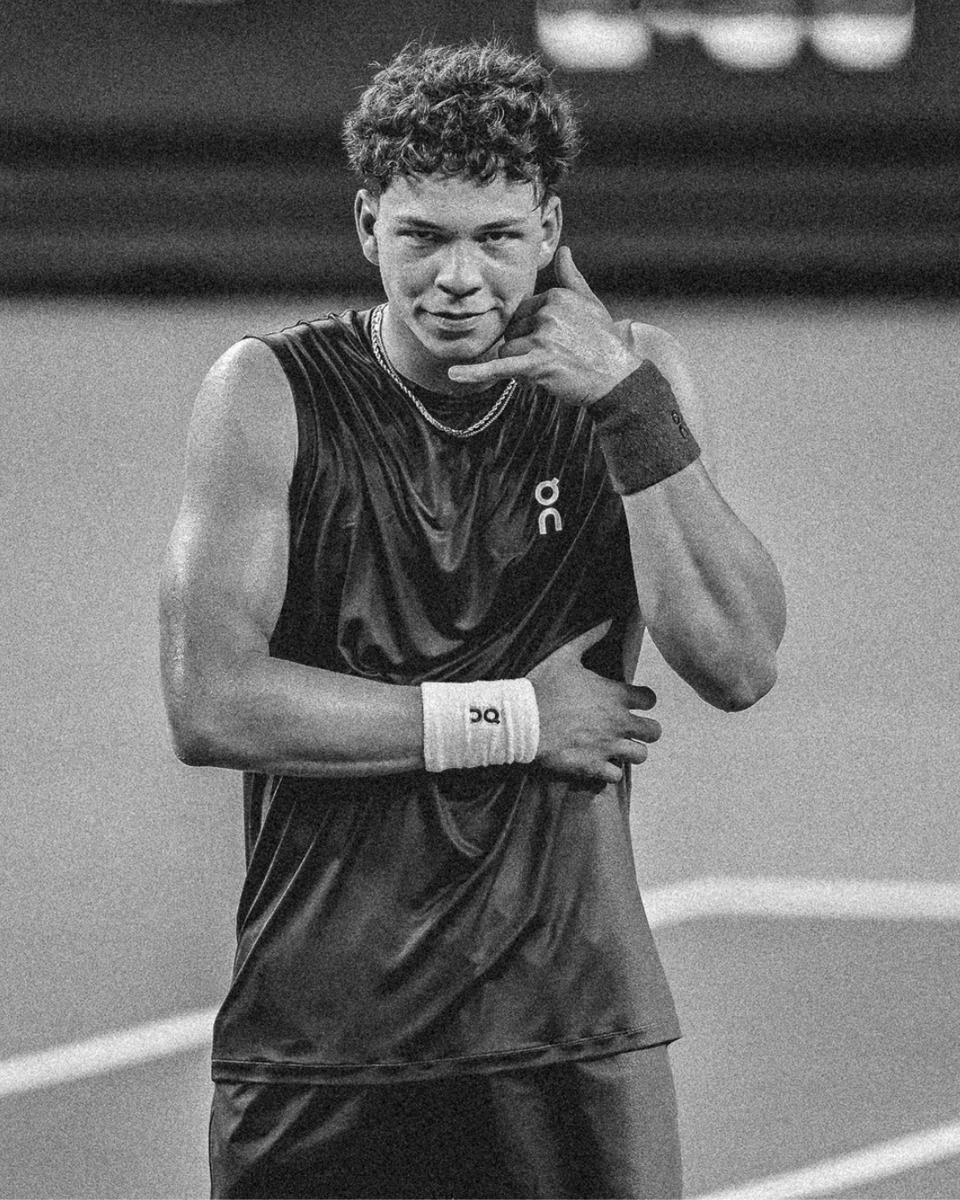 boss__open's tweet photo. Incoming call 🤙

Welcome for the first time in Stuttgart @‌benshelton 🇺🇸

📷 Corinne Dubreuil I Peter Staples

#atptour #atp #tennis #stuttgart #sports #benshelton #usa https://t.co/ahkt1WDBNJ
