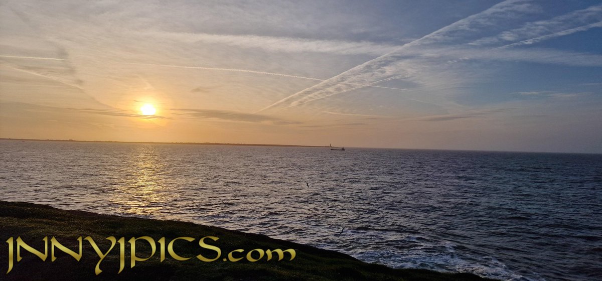 First in a while, with @hooklighthouse in the background🤠😎