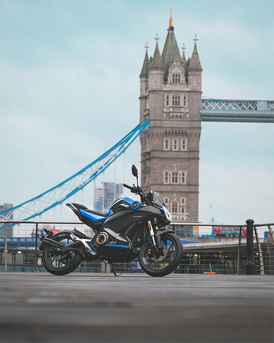 Exploring London the eco-friendly way ⚡🇬🇧
#Vmoto  #ElectricMotorbike #ElectricMotorcycle