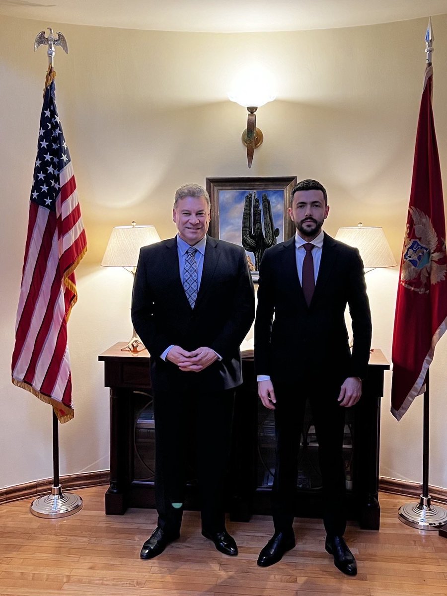 (1/2) 🇲🇪🤝🇺🇸 Sadržajan razgovor sa Gabrijelom Eskobarom i @USAmbMNE na temu aktuelnog stanja u Crnoj Gori ali i bezbjednosnih izazova sa kojima je suočen region u cjelini.