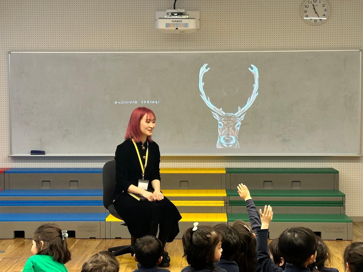 BST_PriLibrary's tweet photo. A huge great big thank you to @soba_ba who gave us a fantastic day to remember talking about her books, her inspiration for 'looking outside the box' and telling us how she creates her books.  Thanks also to the #BSTAnnualFund! @froebelkanbooks  @raichosha @BST_Tokyo  @BST_PTA https://t.co/rLBVxU8qHA