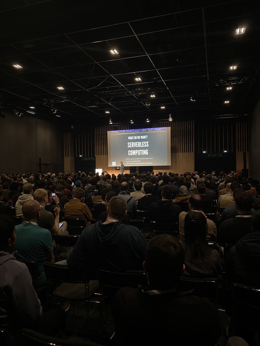 mestredelpino's tweet photo. Of course a full room for @vfarcic’s talk on @KnativeProject, #KEDA, #OpenFunction and other projects to leverage serverless computing in combination with @crossplane_io https://t.co/7SZnAvIb1z