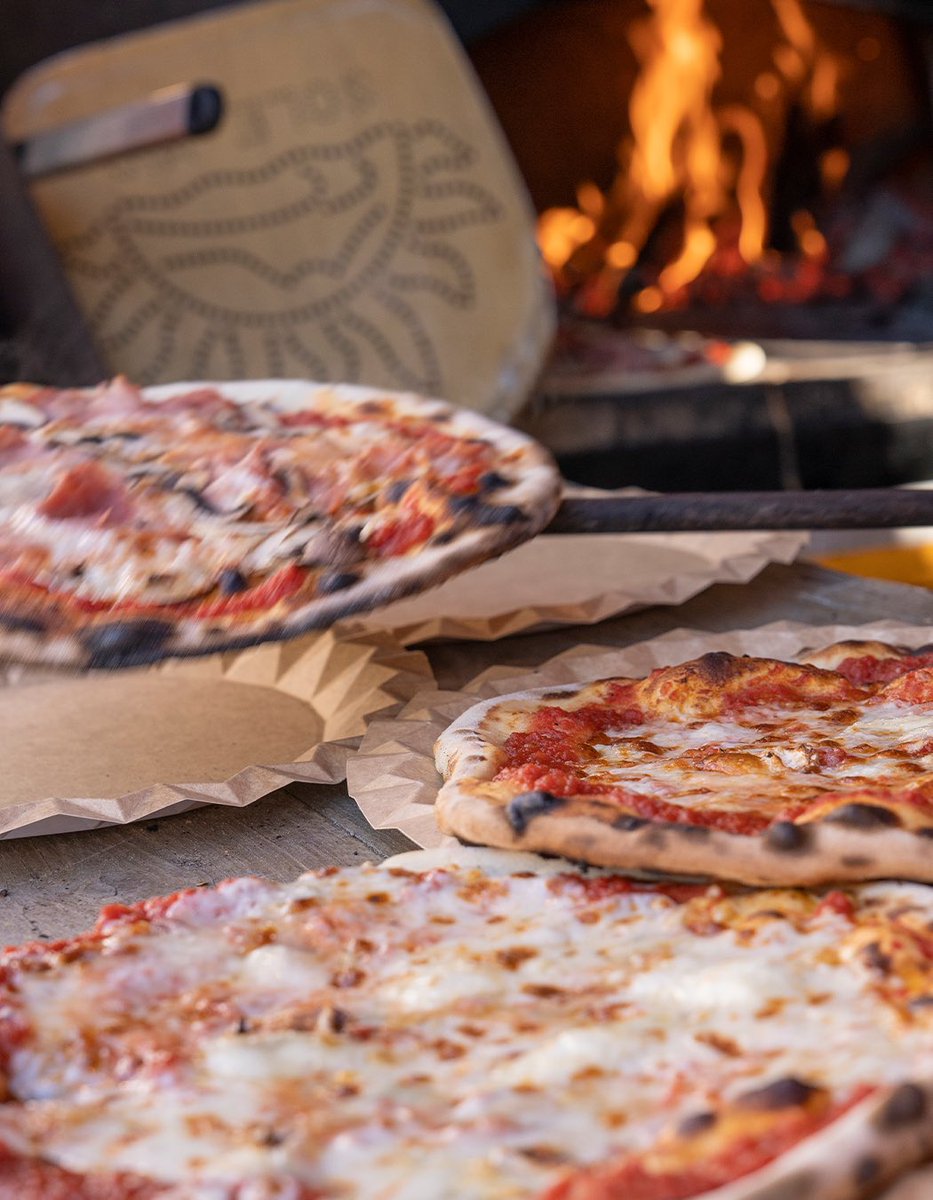 RECstores's tweet photo. La cuina de carrer del Rec.0 és fresca, simpàtica, de qualitat, de proximitat i… ben diversa! Des de la cuina catalana a la italiana, brasilera, veneçolana, asiàtica, a la barbacoa, texana, de carns fumades o grellada de verdures… Aquest Rec crea el teu menú preferit 😉
#rec0 https://t.co/1Khhih9pmd