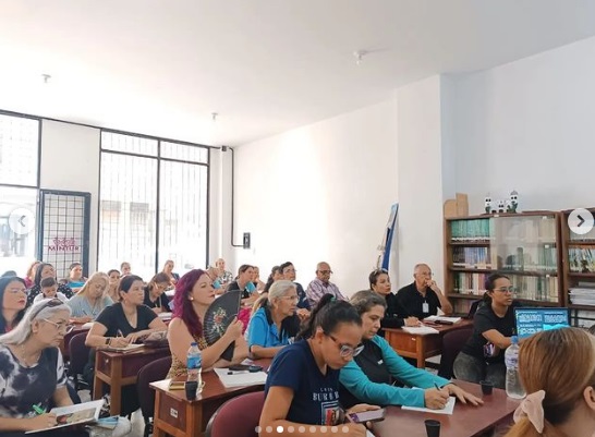 DirEduTachira's tweet photo. @InaturT anuncia el inicio del Plan Nacional de formación de promotores turísticos escolares en nuestra región, para la conformación y juramentación de las brigadas estudiantiles de patrimonio y turismo, cuyo objetivo es fomentar la cultura turística...(1/2)🧵🇻🇪
@FreddyBernal https://t.co/P0XThIJNcf