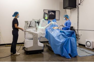 Moon Surgical announces that over 200 patients have been successfully treated with its Maestro System, powered by NVIDIA Holoscan. Learn more: surgicalroboticstechnology.com/news/moon-surg… #robotics #roboticsurgery #surgicalrobotics #healthcare #medicaldevices