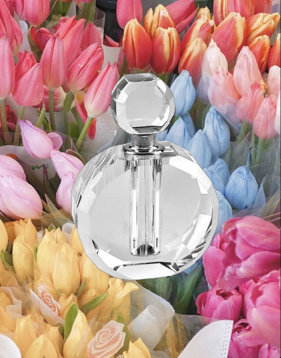 Return of our favourite perfume!!
This Tulip scented perfume brings you back to the sunny summer 
days in Amsterdam. The lovely smell of our Tulips squeezed into 
one little bottle. 
Now £30 for a 100ml bottle, limited time only