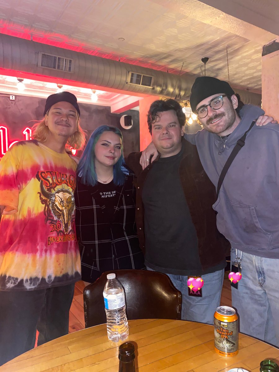 📸 | The boys last night in Cleveland with <a href="/anowicki23/">365 Party Girl Austin</a> &amp; <a href="/skyhausenn/">𝑺𝑲𝒀𝑯𝑨𝑼𝑺𝑬𝑵</a> 

(via Discord)