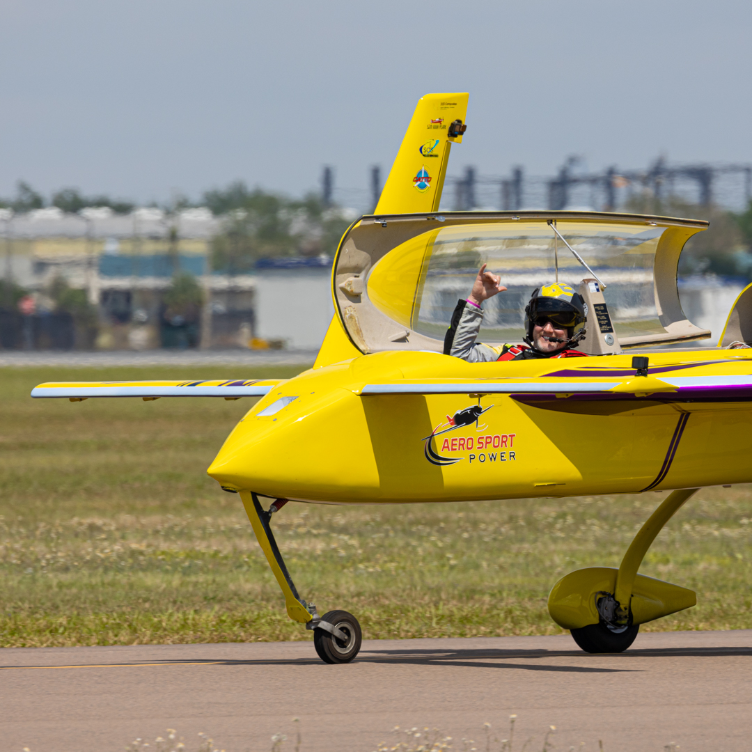 See the amazing Kyle Fowler on opening day at #SNF24. Do you know what kind of plane that is? 📸 Dan Faenza Get tix at flysnf.ticketapp.org/portal/pages/a…