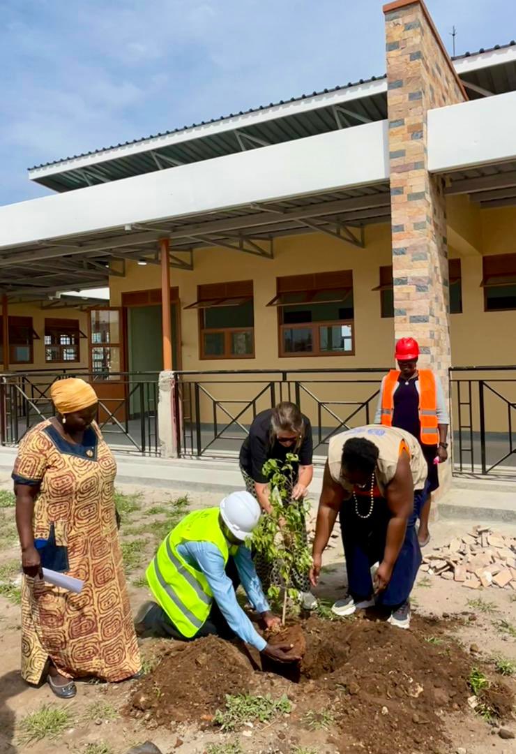 What started with 1 stone is now a beautiful community center, build together with refugees & host communities. Excited to be back at #RhinoCamp to celebrate this milestone with our #PROSPECTS partners! May the 🌳 we planted grow big, providing space for communal wellbeing.