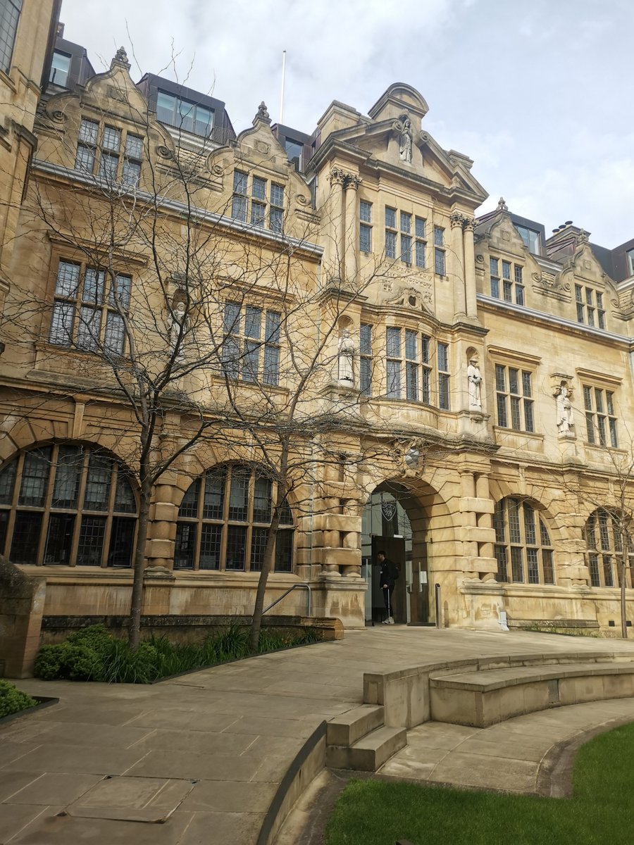 Beautiful day and beautiful talks today @YicsaC 🥰 at Oriel College in Oxford