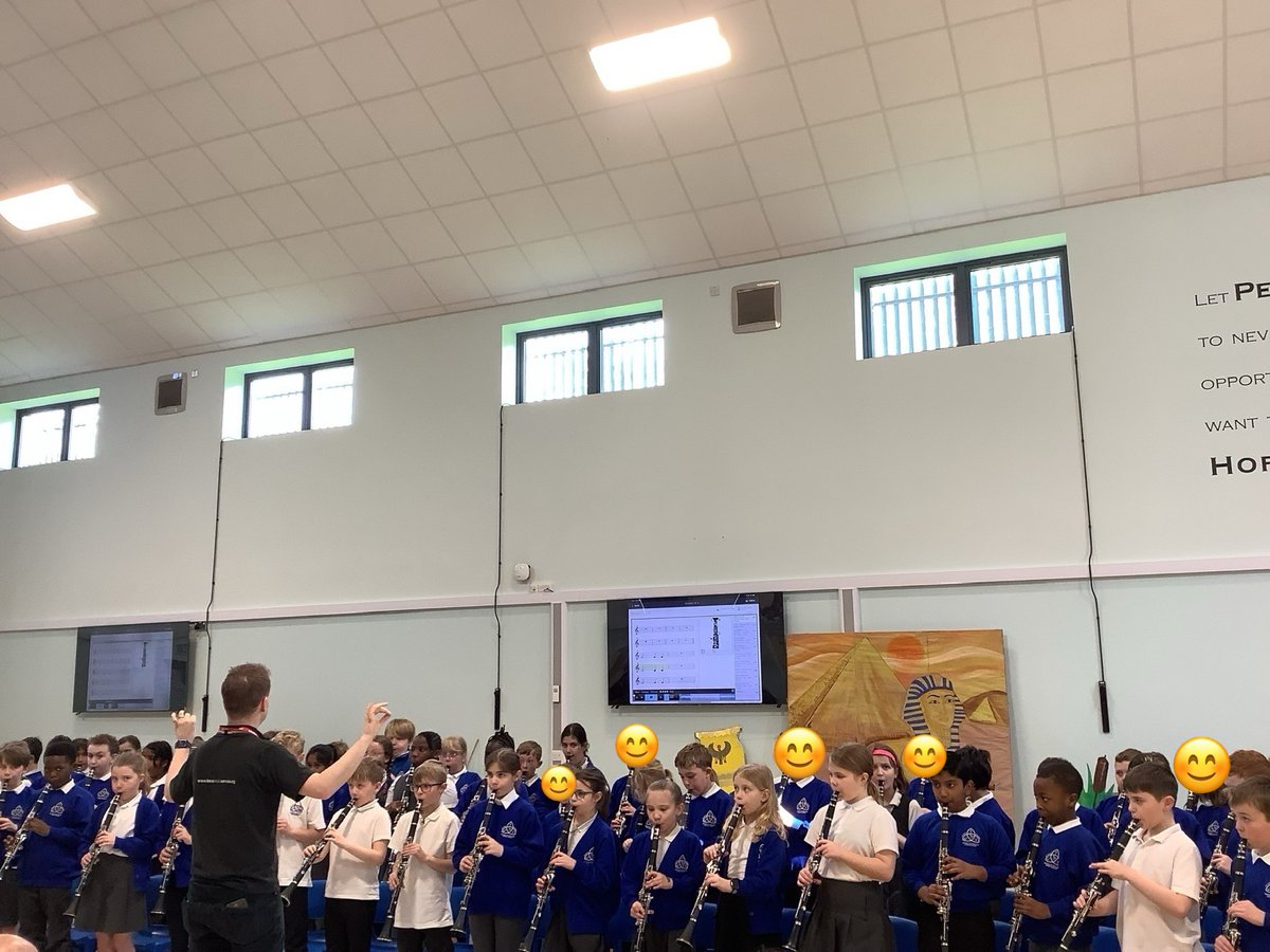 Year 4 have really enjoyed learning to play the clarinet, and showcased their talents this morning! We are so proud⭐️🎶 @sfsmtweets