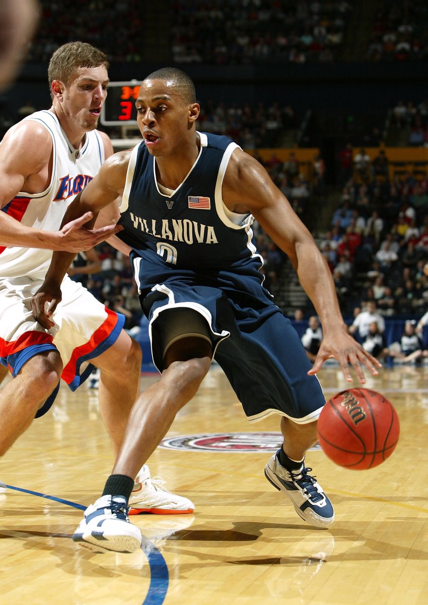 ThrowbackHoops's tweet photo. I think about this Villanova team all the time https://t.co/j5BU5ZqtyG