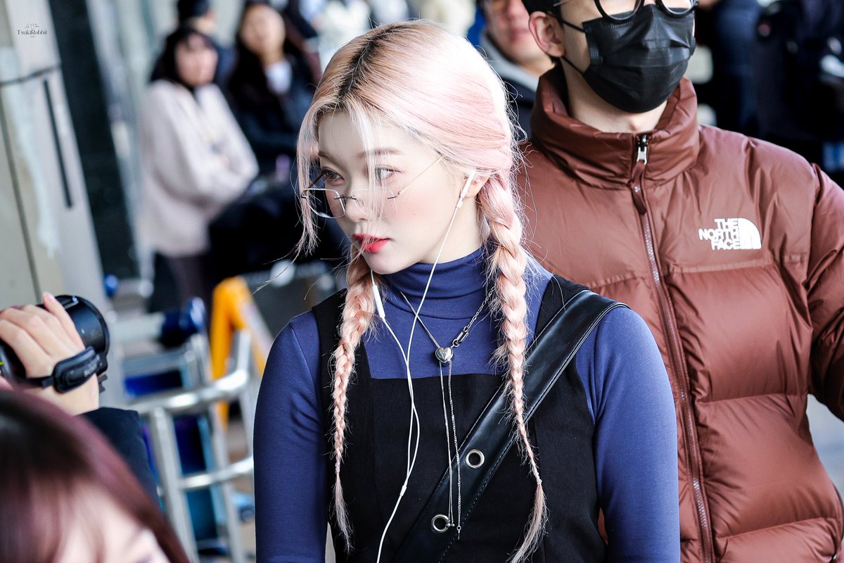 TsukiRabbit0921's tweet photo. 240226 GMP입국 HQ

#빌리 #Billlie #ビリー 
#츠키 #후쿠토미���키 #TSUKI #つき
@Billlieofficial 
@talways_tari https://t.co/sqxAsLfBpG