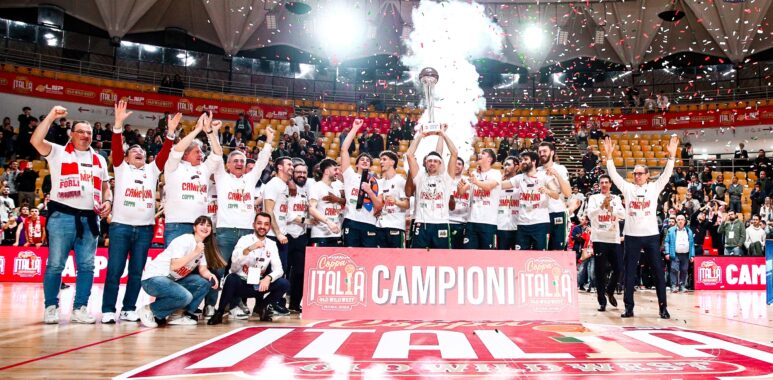 AGPressRomagna's tweet photo. #BASKET SERIE A2: #FORLì BATTE LA FORTITUDO E VINCE LA COPPA ITALIA
https://t.co/pdpf6X0otW
#basket #sport #forlì #coppaitalia #agpress https://t.co/wv8KfRC6ZH
