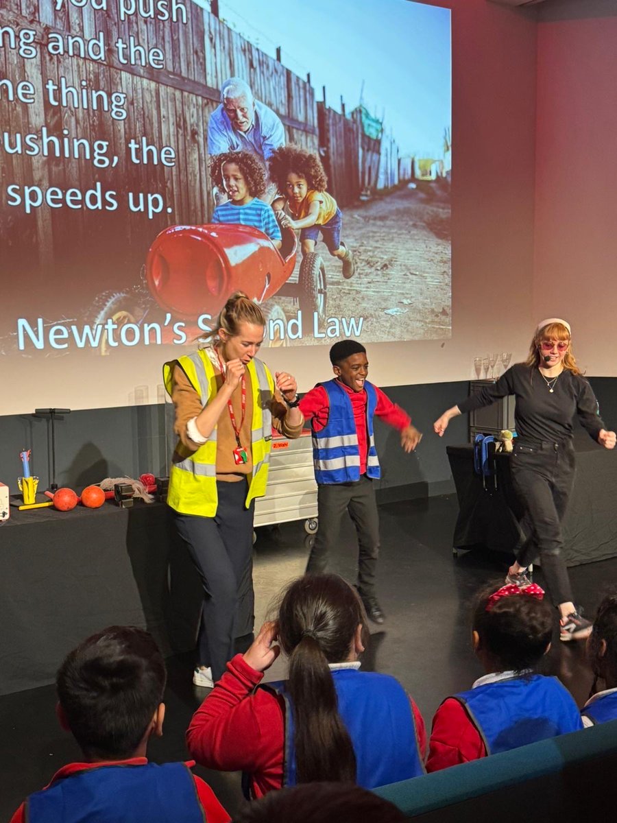 Last Friday, Y3 visited the Science Museum to take part in a show which helped consolidate our learning about forces and magnets. It was brilliant fun! 🧲