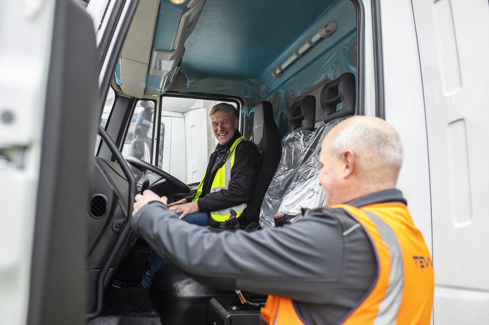 TevvaTrucks's tweet photo. "Driving the Tevva truck was such an amazing experience. The truck drove so smoothly, quietly, and effortlessly - and the power from the acceleration was sensational."  Commented Rich of K+N. Read in full: https://t.co/YWHX7L1RtZ  #electrictrucks https://t.co/XjUGxyOPiK