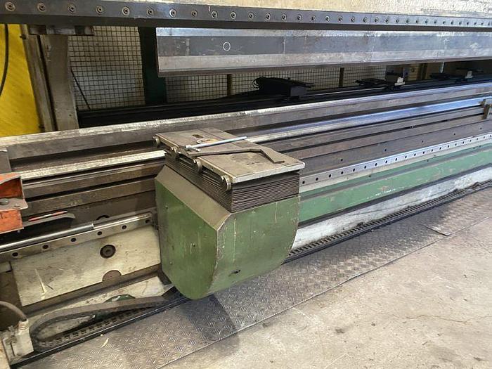 KalenKalkavan's tweet photo. SATILIK ABKANT PRES MAKİNESİ
– Marka: IMAL Lexus 420/71
– İmal Yılı: 2002
– Bükme gücü: 420 t
– Bükme uzunluğu: 7100 mm
– Teknik detayları bu link üzerinden görebilirsiniz.
https://t.co/Yn73x45oOh

#metalişleme #metalprocessing #pressbrake #apkantpress #usedmetalworking https://t.co/Aw9CMVMmcO