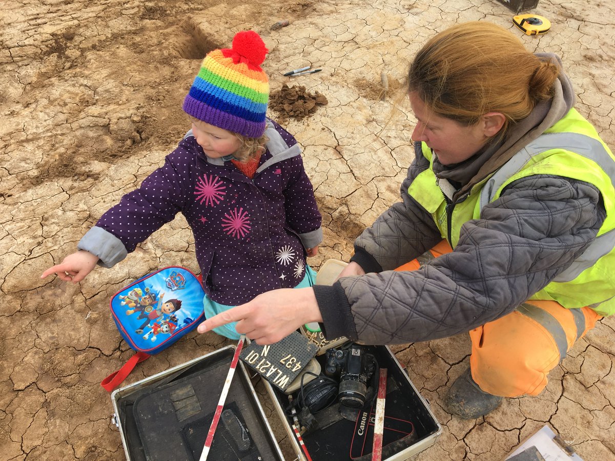 playwiththepast's tweet image. 🌈 Always wanted to 'HAVE A GO' at #ARCHAEOLOGY?✨ 💫 

⚒️ EASTER DIG SCHOOL is filling up book your place here: buff.ly/3VcHpDY 

#archaeologyforkids #digschool #easterholidays #uckfield #lewes #holidayworkshops #schoolholidayactivities #thingstodoinsussex