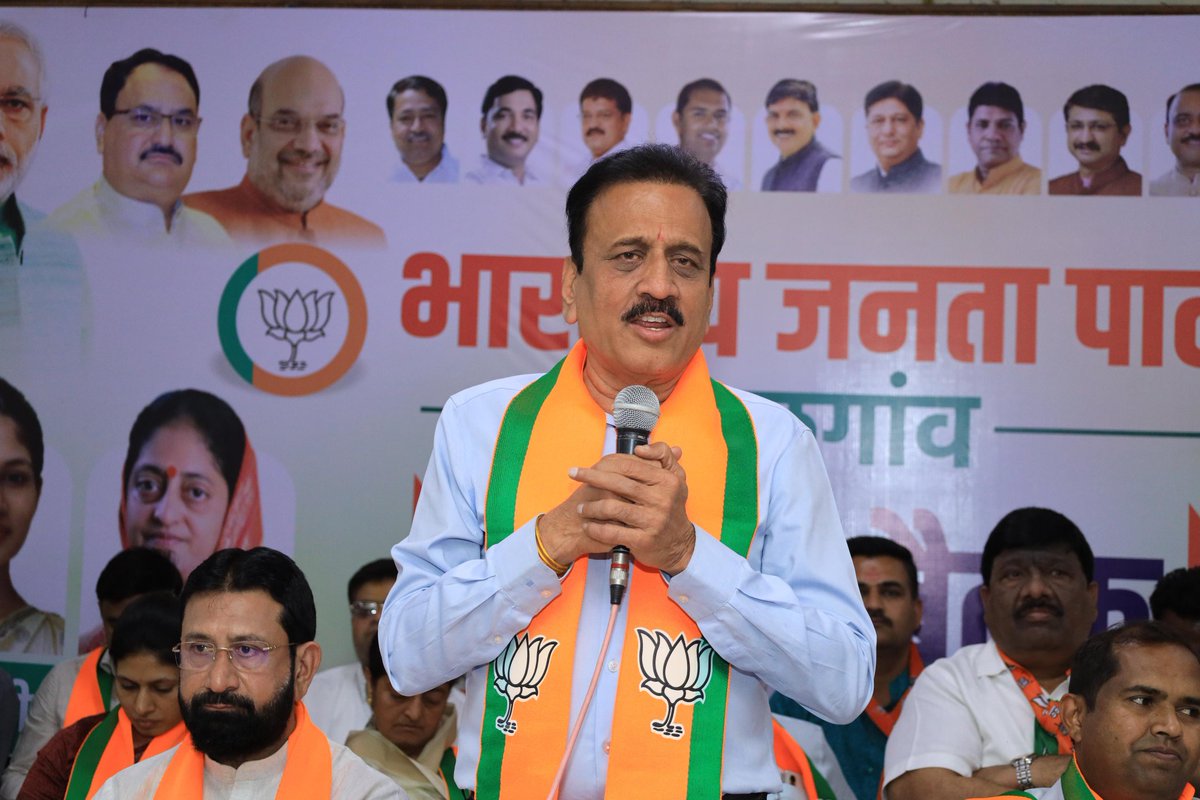girishdmahajan's tweet photo. मिशन महाविजय २०२४ !

आगामी लोकसभा निवडणुकीच्या अनुषंगाने भारतीय जनता पार्टीचा पारंपरिक गड असलेल्या जळगाव व रावेर लोकसभा मतदारसंघांत श्रीमती स्मिताताई वाघ व रक्षाताई खडसे यांना विक्रमी मताधिक्याने विजय मिळवून देण्यासाठी पदाधिकारी व कार्यकर्त्यांची नियोजन बैठक आज पार पडली. https://t.co/Qzf6orJwqY