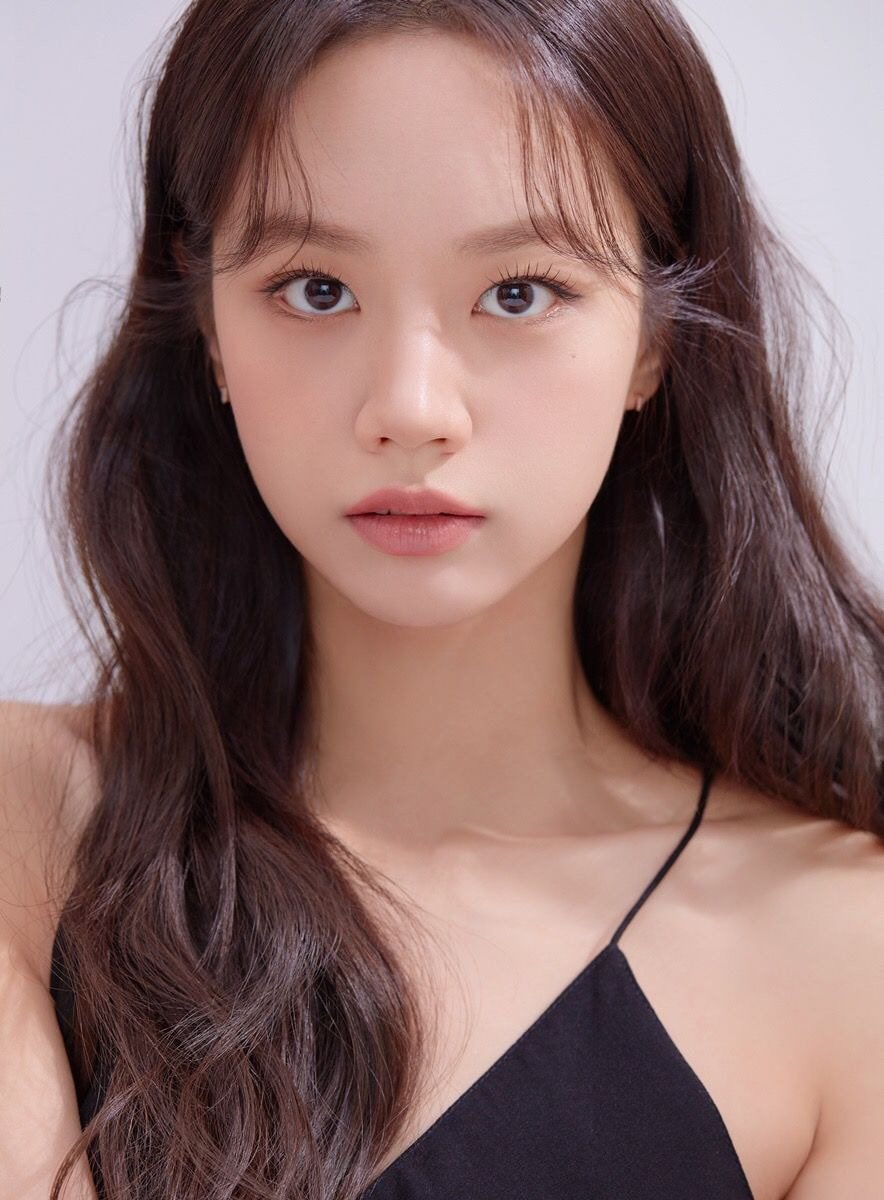 doramabra's tweet photo. ─ Lee Hyeri, a irmã mais nova da nação sul coreana, é cantora, atriz e apresentadora de reality shows.

Dois meses após se juntar ao grupo “Girl’s Day” e lançarem o single “Nothing Lasts Forever” grupo de tornou um dos quartetos musicais mais populares e bem sucedidos da época. https://t.co/mrSFhvXOq1