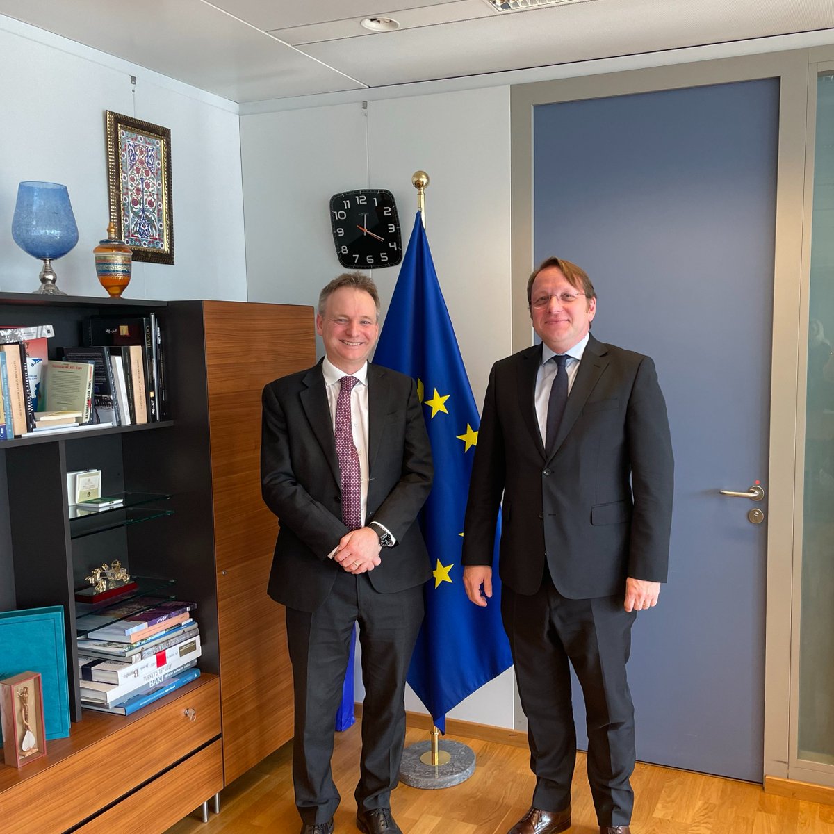 Good to meet 🤝 Commissioner @OliverVarhelyi today! Our fruitful discussion centred around 🇬🇧-🇪🇺 cooperation on Ukraine, Israel/Gaza and the Western Balkans.