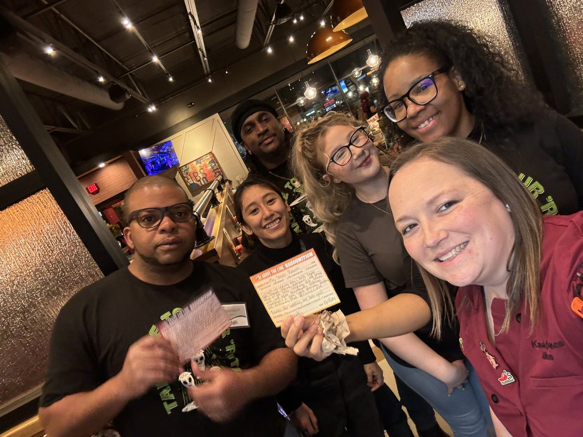 Opening day! 🎉My server babies did so great, I loved seeing them use their tools and MAKE THOSE CONNECTIONS! Can’t wait to see them all #ChilisGrow #MelrosePark