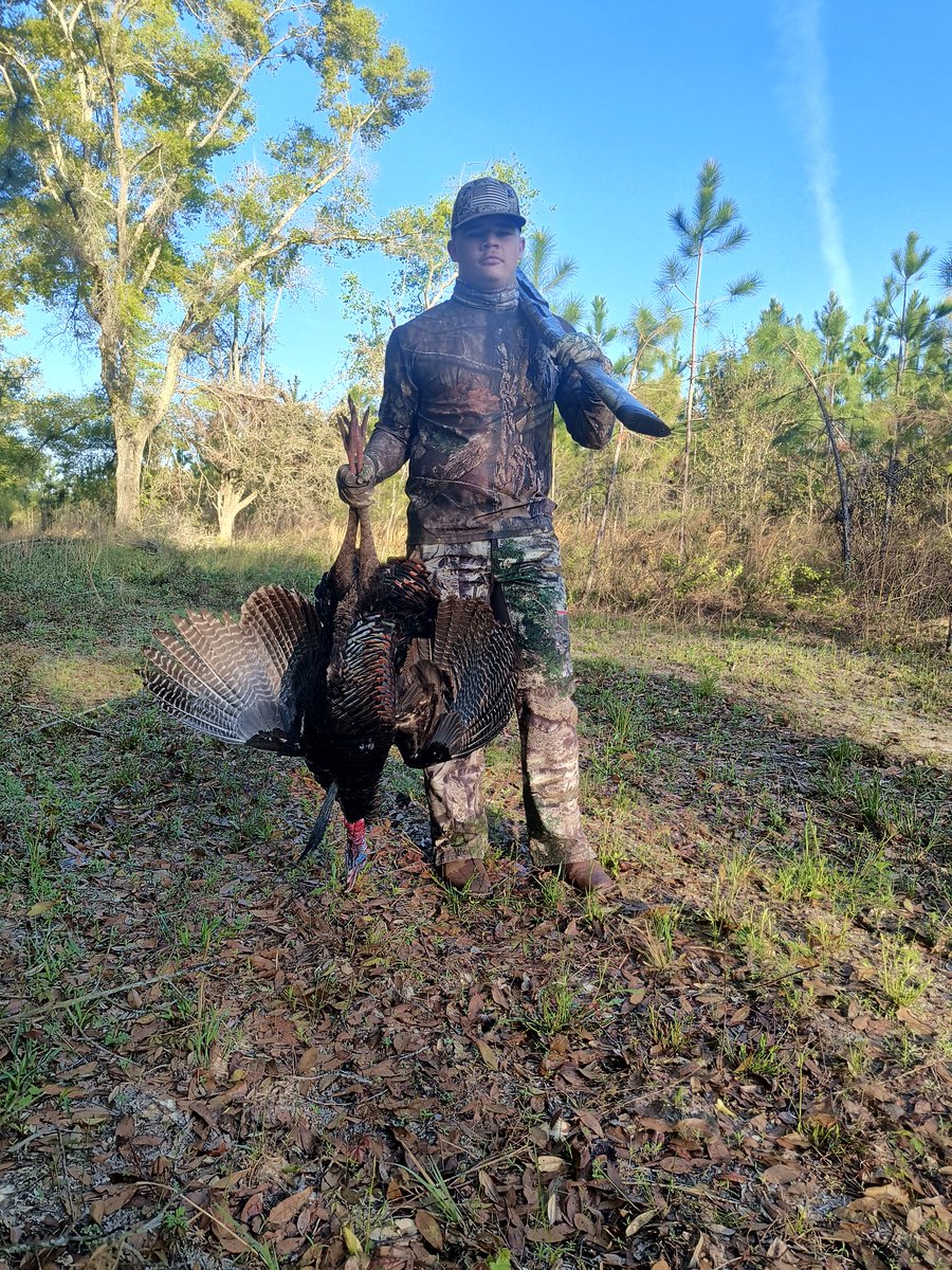CoachBean51's tweet photo. Brody had a good hunt. Proud of you son!!!! @Brodybean51 https://t.co/sQdyssDbAK