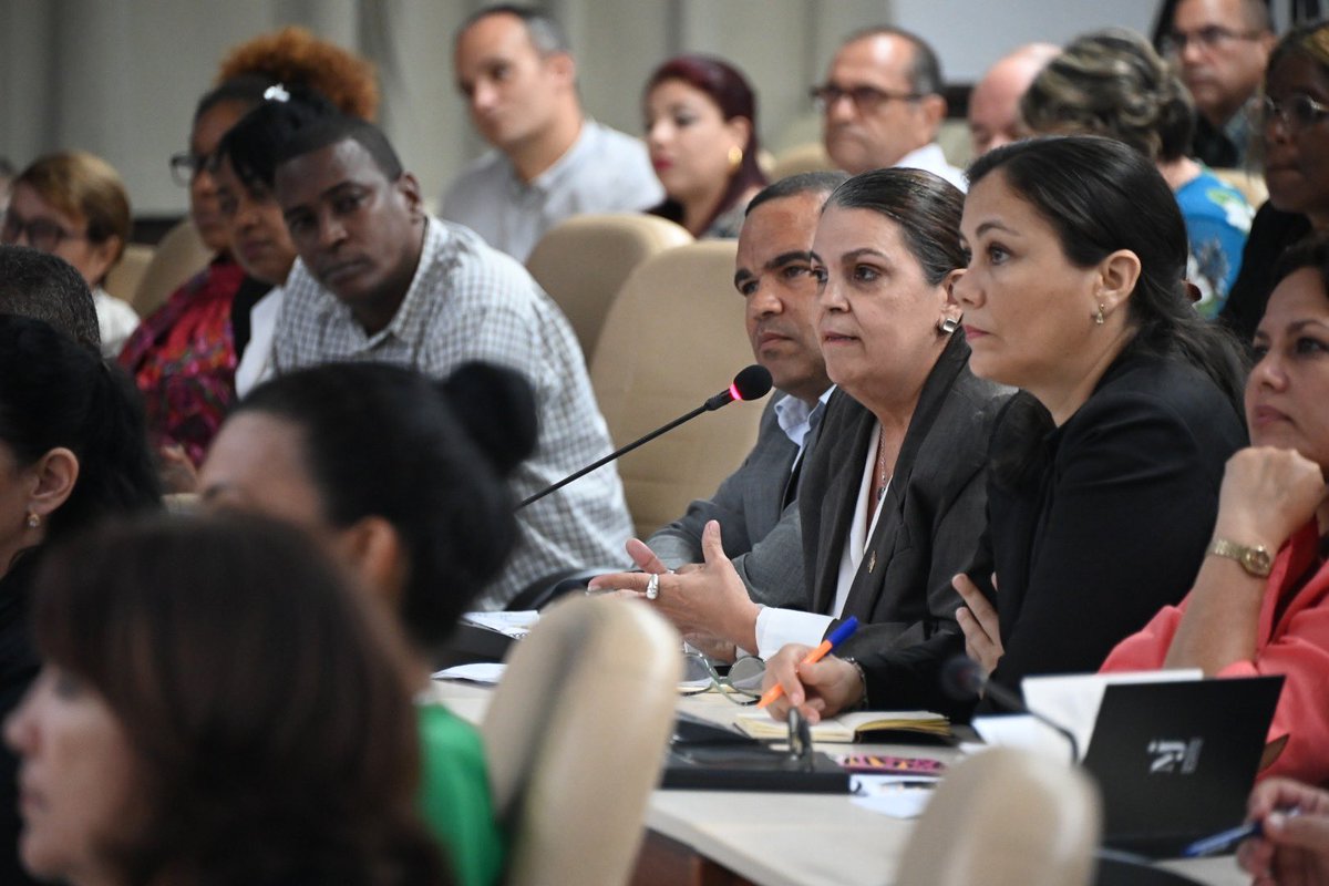 ✍️| Durante la reunión de trabajo anual del Ministerio de Justicia, el Presidente de la República, <a href="/DiazCanelB/">Miguel Díaz-Canel Bermúdez</a>, reconoció al organismo por sus avances en la transformación digital. 

🔗| presidencia.gob.cu/es/noticias/mi…