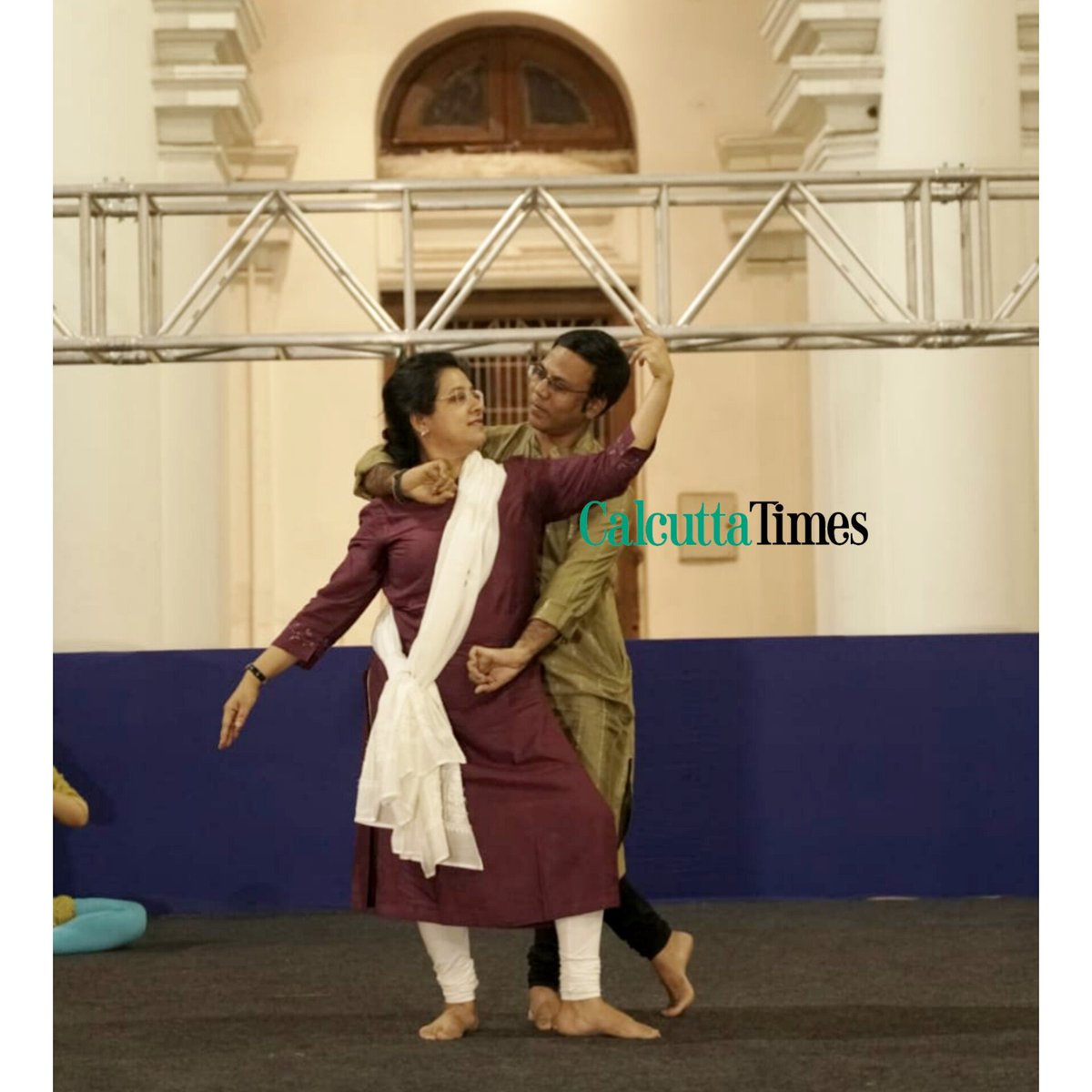 Calcutta_Times's tweet image. Glimpses of Dona Ganguly and her dance troupe rehearsing for Basanta Utsav at the Indian Museum.

Pics: Anindya Saha 

#basantautsav #donaganguly #dancetroupe #kolkata #calcuttatimes