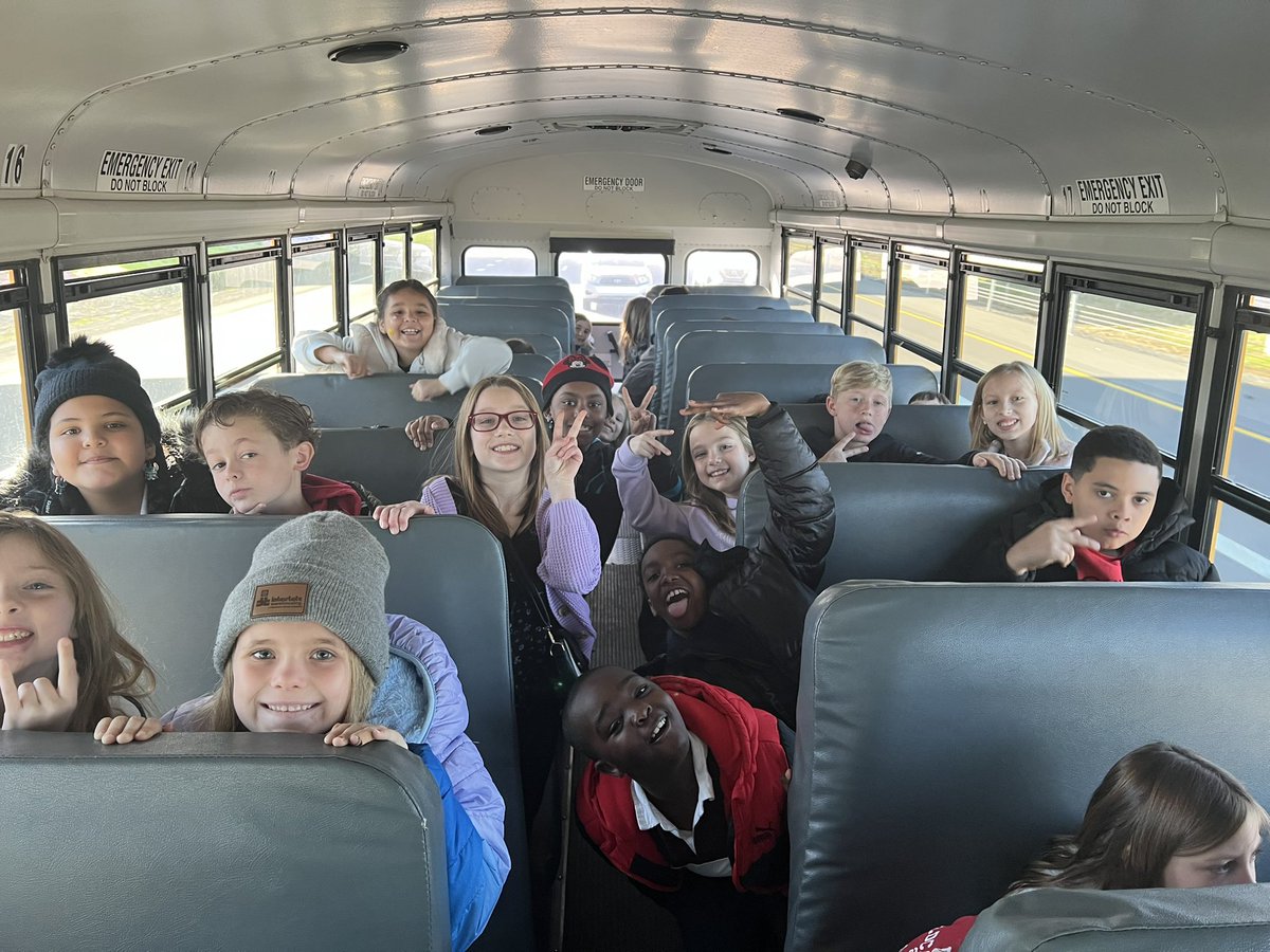 3rdCes's tweet photo. Lookout zoo animals! Here we come! @ChristianaES1 #zoofun #grassmere 🐻❄️🐍🐸🐒🐯 https://t.co/r0fFiQ1hSk